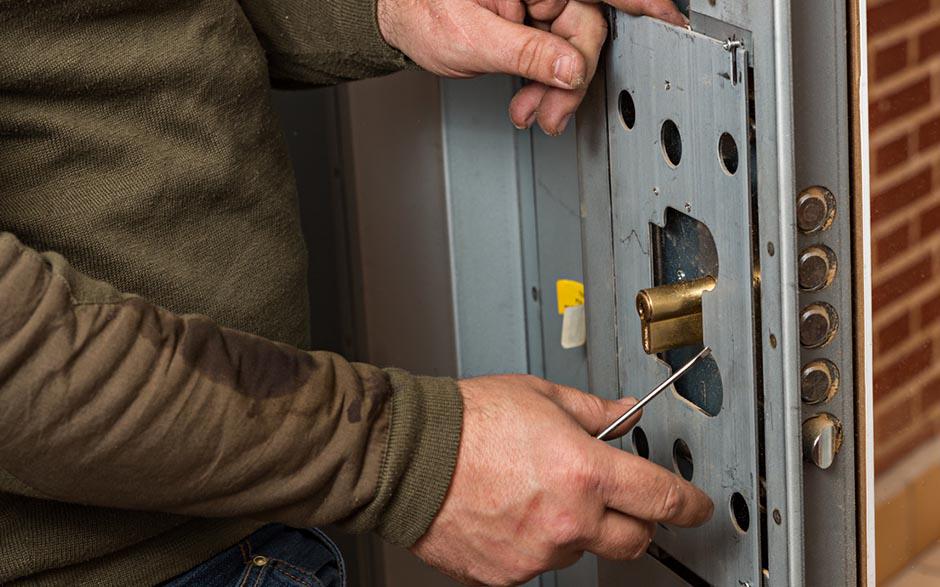 express serrurier prix changement serrure Courbevoie